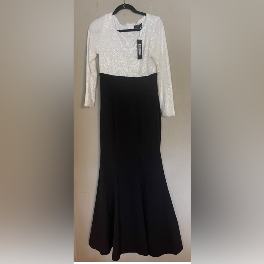 Donna Karan Elegant Black and White Long Sleeve Dress